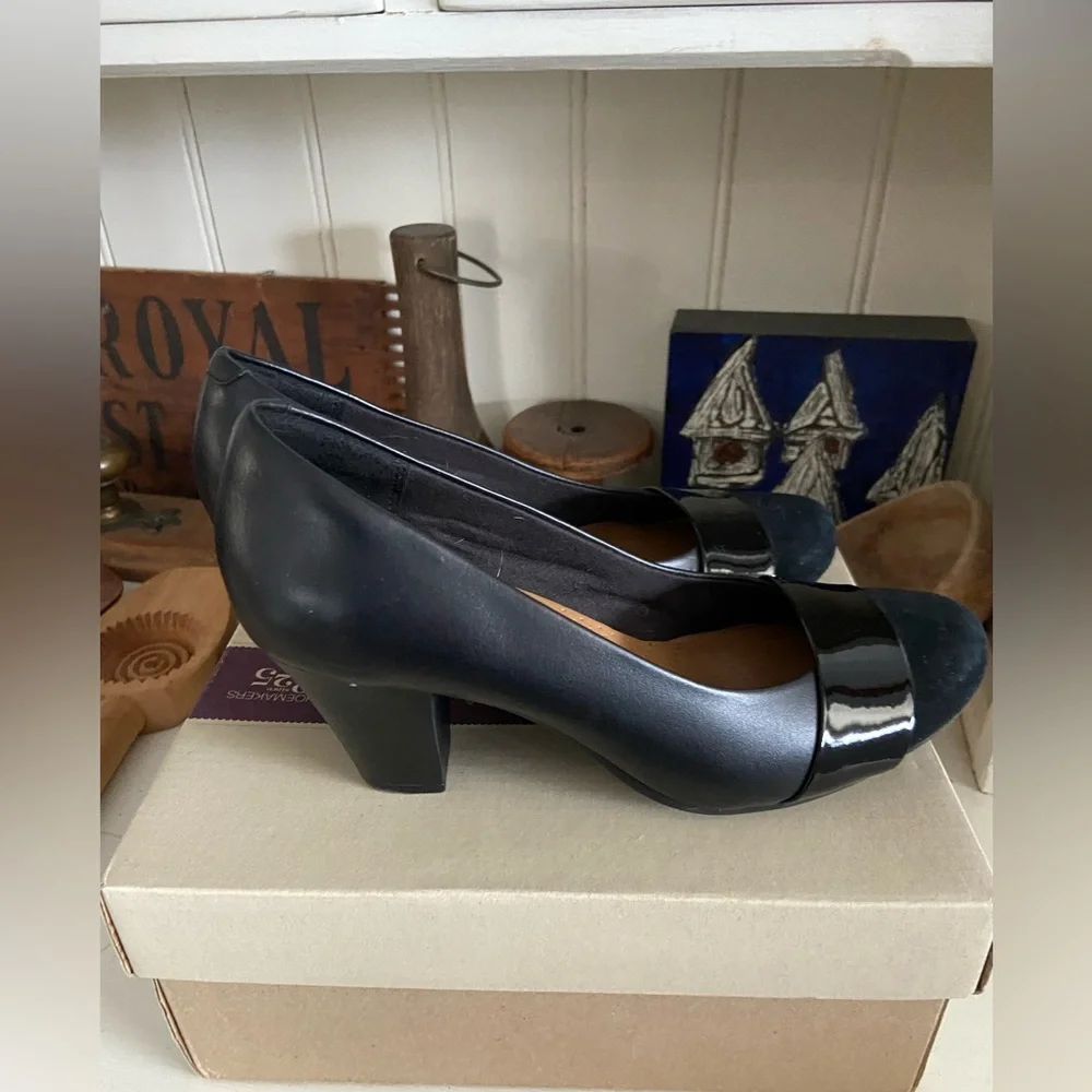 Clarks - Picture 2 of 6
